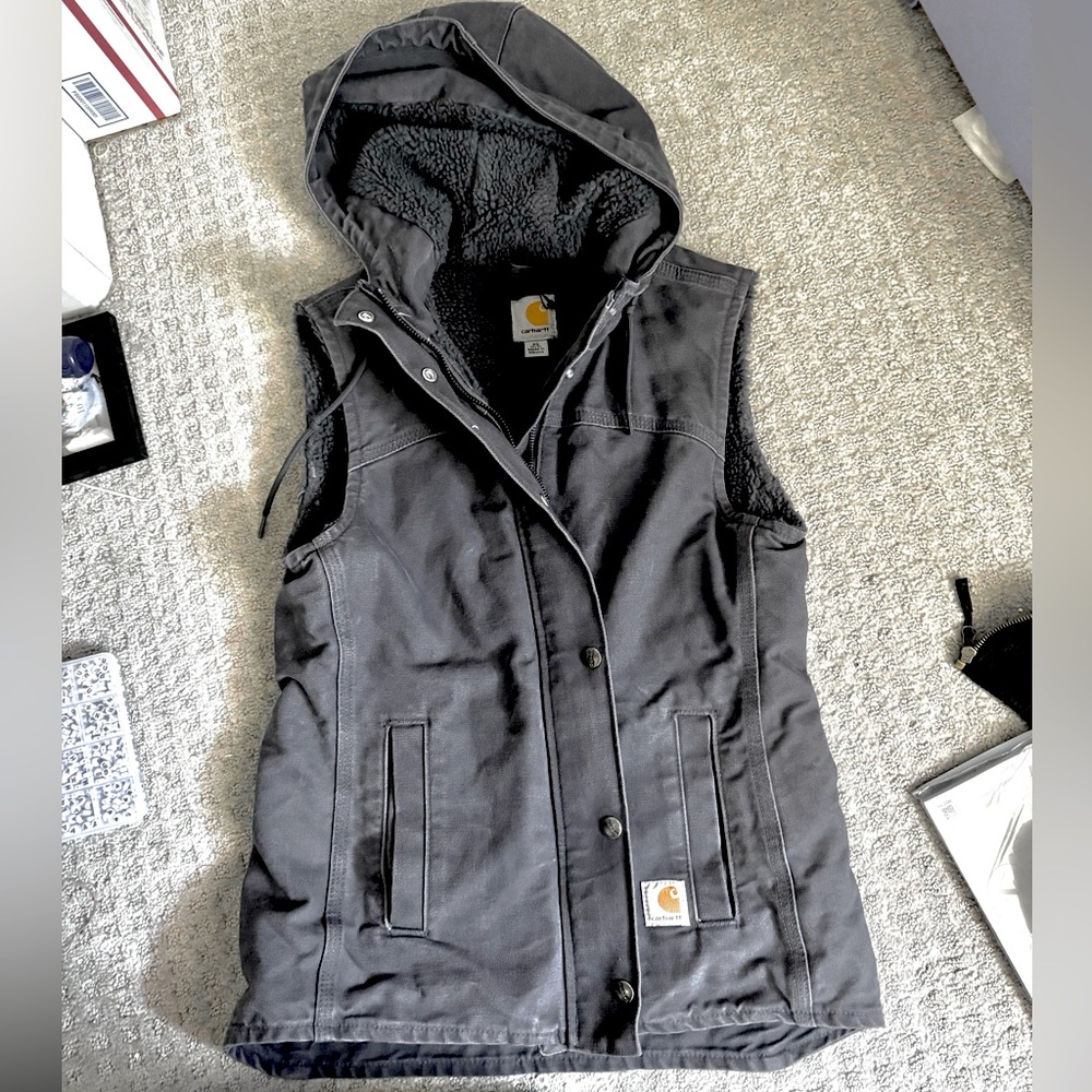 Carhartt grey vest with Sherpa lining and hood. Womens XS. Brand new.